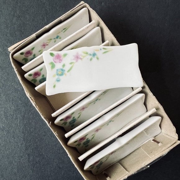 VINTAGE Lillian Vernon Set of 6 Floral Design Seating Place Card Holders EUC - Picture 4 of 7